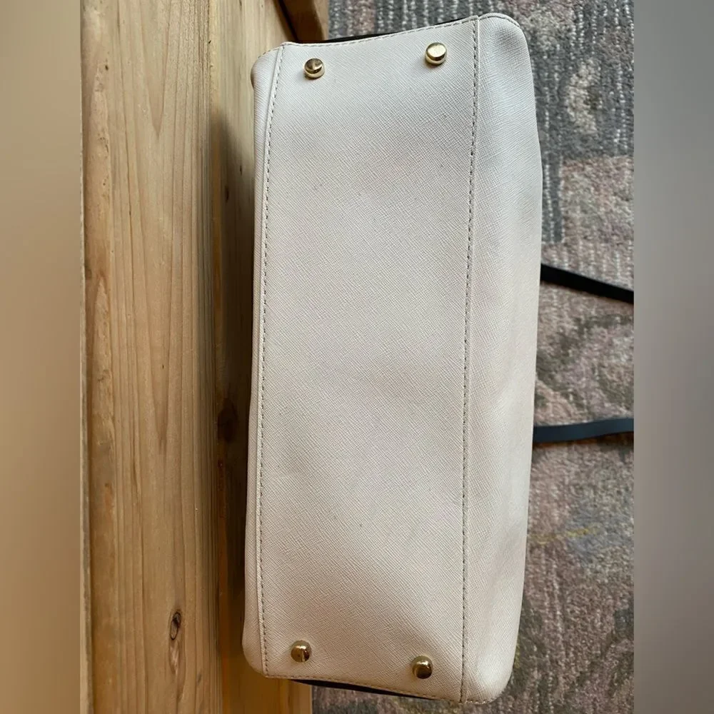 Kate  Spade  Purse with Bow color bag is Black and White